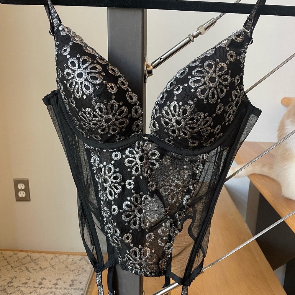 Victoria’s Secret Lingerie 34B